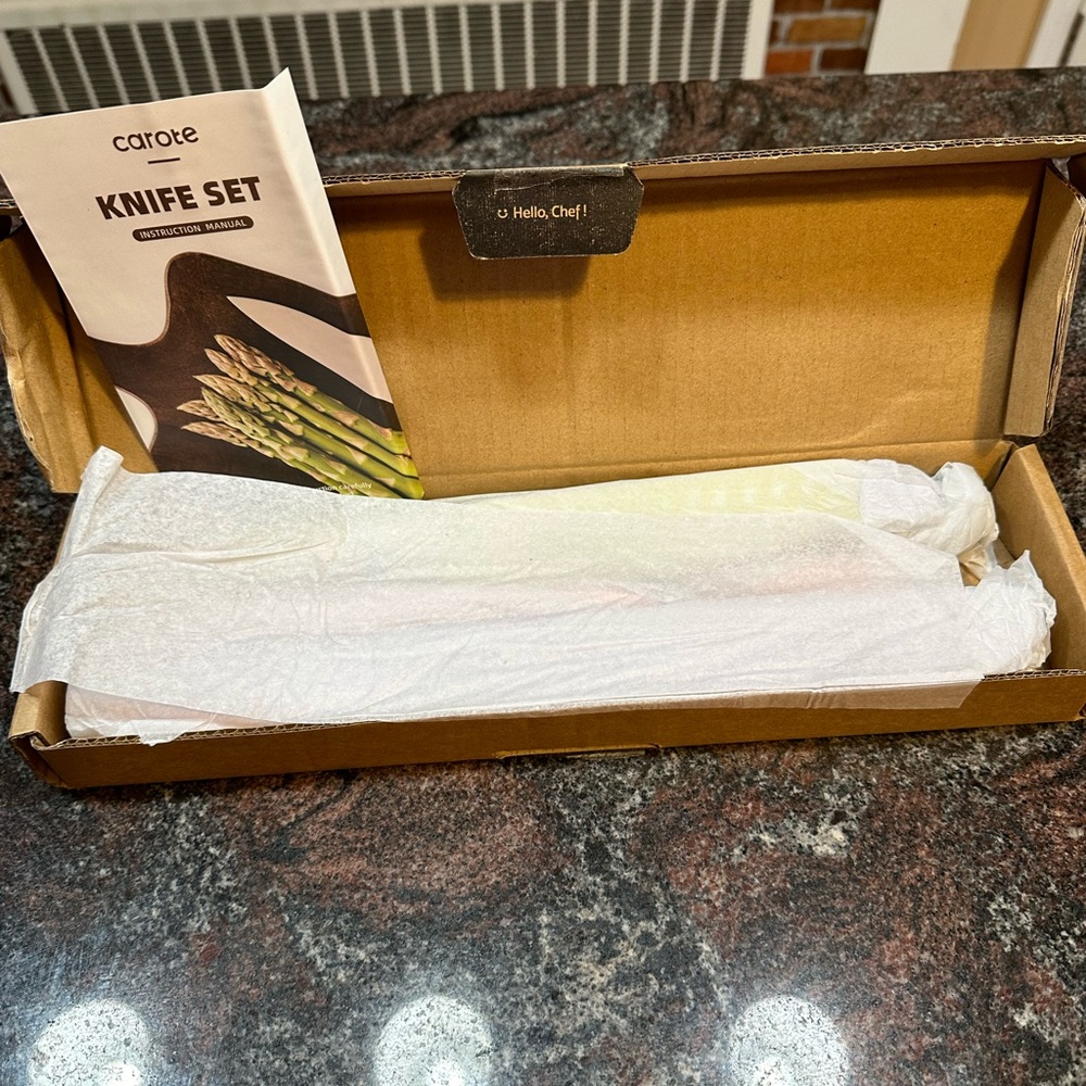 NIB Carote 12 piece knife set- patterned